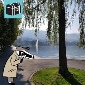 Erlebe die Detektiv-Trails mit Detektiv Dachs: Ein spannendes Rätselerlebnis für Jung und Alt. Du begibst dich auf eine Entdeckungstour durch Zug, die idyllische Stadt am Zugersee, bekannt für ihre malerische Altstadt und den atemberaubenden Sonnenuntergang über dem See. Der Trail führt dich vom Landsgemeindeplatz mit seinem herrlichen Blick auf den See zum markanten Zytturm, dem Wahrzeichen der Stadt. Unterwegs entdeckst du die Liebfrauenkapelle, den Pulverturm und die imposante Burg Zug, die heute ein spannendes Museum beherbergt. Vom Aussichtspunkt Guggi geniesst du einen wunderbaren Rundblick über die Stadt und den See, bevor du durch das moderne Einkaufszentrum Metalli schlenderst. Zum Abschluss darf natürlich die berühmte Zuger Kirschtorte nicht fehlen – ein süsser Höhepunkt deines Abenteuers! Die abwechslungsreiche Route verbindet Geschichte, Rätselspass und Genuss auf unterhaltsame Weise und lässt dich Zug von seiner schönsten Seite erleben. Der Detektiv-Trail Zug bietet eine harmonische Mischung aus Rätsellösen, Bewegung und Kulturgenuss. Perfekt für Familien, Kinder, Schulklassen, Grosseltern und alle, die gerne draussen unterwegs sind. Viel Vergnügen auf deinem Rätselabenteuer!