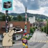 Erlebe die Detektiv-Trails mit Detektiv Dachs ein spannendes Rätselerlebnis für Jung und Alt. Du begibst dich auf eine Entdeckungstour durch die geschichtsträchtige Gemeinde Lützelflüh im Herzen des Emmentals. Auf deinem Weg lernst du nicht nur den berühmten Schriftsteller Jeremias Gotthelf kennen und erfährst, was es mit seiner «Schwarzen Spinne» auf sich hat, sondern entdeckst auch viele weitere Schätze dieser idyllischen Region entlang der Emme. Du wanderst vorbei an alten Brücken, historischen Gebäuden und versteckten Orten, die spannende Geschichten erzählen, etwa was Lützelflüh mit dem Birchermüesli zu tun hat. Unterwegs erfährst du, warum hier einst ein Zollhaus mitten im Dorf stand und was es bei der Kulturmühle mit der langen Mühlentradition auf sich hat. Der Detektiv-Trail Lützelflüh bietet dir eine abwechslungsreiche Mischung aus Geschichte, Kultur und Rätselspass. Ein Erlebnis voller Bewegung, kniffliger Aufgaben und überraschender Entdeckungen. Perfekt für Familien, Kinder, Schulklassen, Grosseltern und alle, die Freude am Knobeln und Entdecken haben. Viel Vergnügen auf deinem Abenteuer!