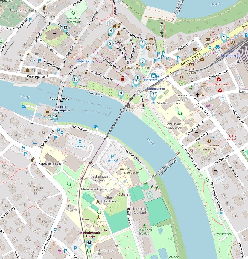 Erlebe die Detektiv-Trails mit Detektiv Dachs: Ein spannendes Rätselerlebnis für Jung und Alt. Du begibst dich auf eine Entdeckungstour durch die mittelalterliche Kleinstadt Bremgarten im Kanton Aargau. Auf deinem Weg erkundest du die Ober- und Unterstadt, spazierst durch enge Gassen entlang der alten Stadtmauern, entdeckst Türme, Brunnen und versteckte Winkel und erfährst, warum Bremgarten in einer grossen Reussschleife liegt. Du kommst vorbei am Schellenhausplatz, am Rathaus, am Spittelturm, am Hexenturm und über die Reussbrücke bis hin zum Bollwerk. Auf deiner Spurensuche lernst du Spannendes über das Leben im Mittelalter, über Ehgräben, Stadtbefestigungen und alte Handelswege. Du findest heraus, warum die Bremgarter auch «Esel» genannt werden, was es mit dem geheimnisvollen Briefkasten an der Reuss auf sich hat und weshalb eine Glocke den Brand der Stadtkirche überstanden hat. Immer wieder fordert dich Detektiv Dachs mit kniffligen Rätseln und Beobachtungsaufgaben heraus. Der Detektiv-Trail Bremgarten bietet dir eine faszinierende Mischung aus Geschichte, Kultur und Rätselspass. Ein Abenteuer voller Bewegung, cleverer Aufgaben und überraschender Geschichten. Perfekt für Familien, Kinder, Schulklassen, Grosseltern und alle, die Freude am Entdecken haben. Viel Vergnügen auf deinem Abenteuer!
