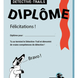 Le diplôme officiel des Détective-Trails – La récompense pour des enquêtes réussies Chaque maître détective mérite une récompense après sa mission accomplie ! Notre diplôme de détective est le complément idéal pour chaque Détective-Trail ou Home-Trail. Il sert de certificat pouvant être remis aux enfants après la résolution des énigmes. Détails du produit : Impression de haute qualité : le diplôme est imprimé sur un papier solide et de qualité supérieure. Personnalisable : le diplôme au format A4 offre un espace pour inscrire le nom du détective ainsi que la date de l’enquête réussie. Design officiel : conçu dans l’authentique style du Détective Blaireau pour les vrais enquêteurs professionnels. Utilisation polyvalente : idéal comme récompense finale pour les anniversaires d’enfants, les sorties scolaires ou les aventures d’énigmes en famille le week-end. Souvenir durable : un magnifique souvenir à accrocher dans la chambre des enfants. Offrez des étoiles plein les yeux aux enfants et une conclusion mémorable à votre chasse au trésor ! Ce produit contient uniquement le diplôme. Les Détective-Trails ou le kit d’anniversaire complet sont disponibles séparément. Remarque concernant la commande Veuillez noter qu’il s’agit d’un produit physique et qu’aucun téléchargement n’est proposé. Afin que chaque enfant reçoive sa propre récompense, merci d’indiquer directement dans le panier le nombre de diplômes souhaité.